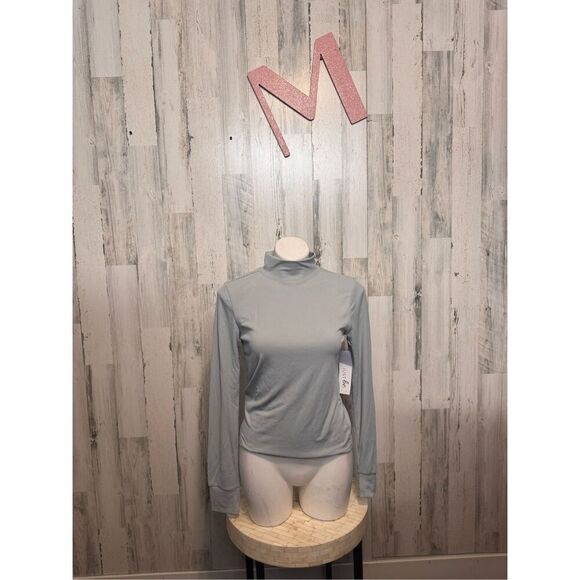 Just be gray long sleeve top size medium - Picture 2 of 7